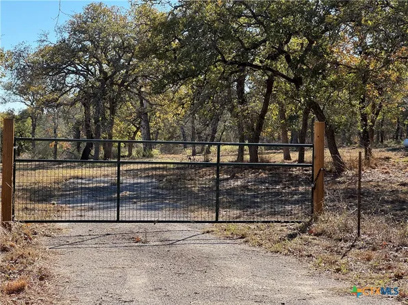 1925 Hickory Forrest Dr, Seguin, TX 78155