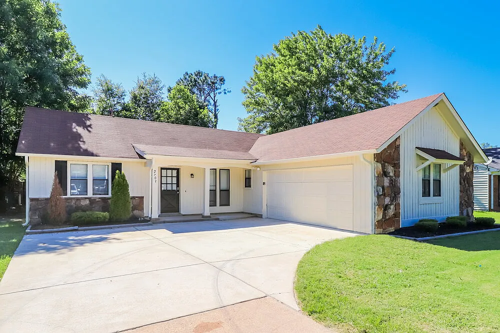 3 bed, 2.0 bath, 1500 sqft, $1,615 — Photo 3