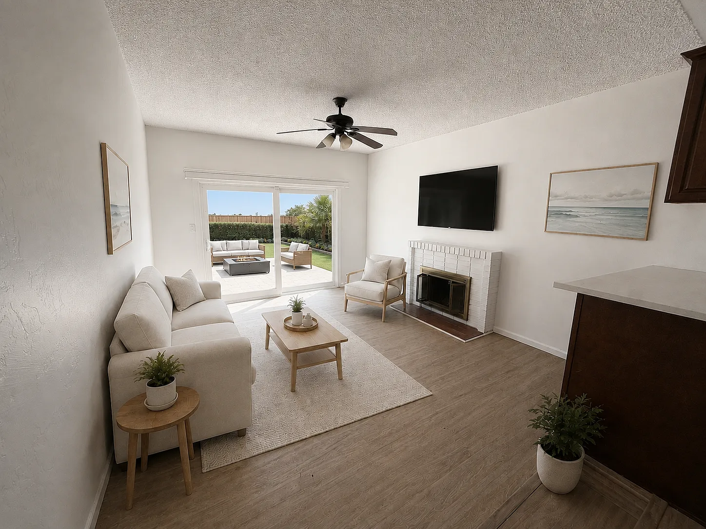 3 bed, 1343 sqft, $3,745 — Photo 2