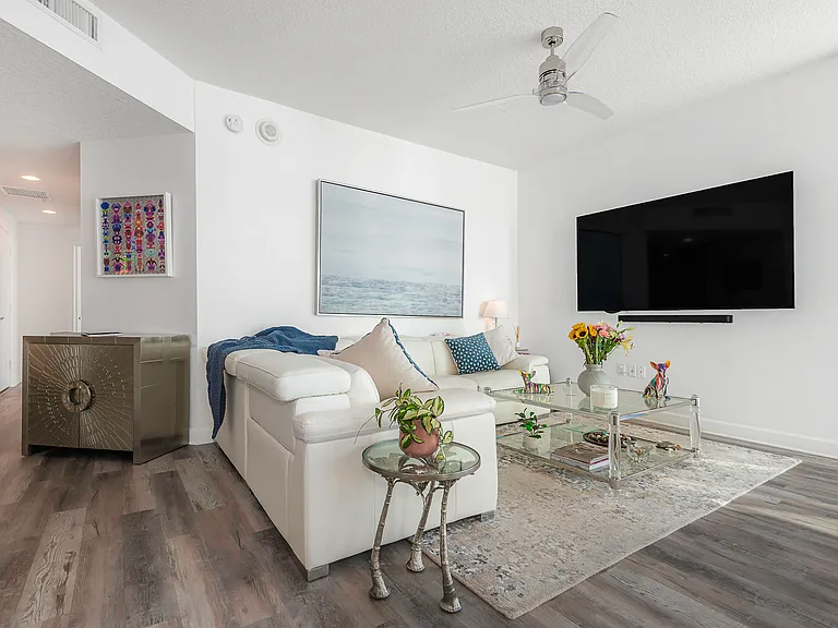 111 SE 8th Ave #705 — Photo 35