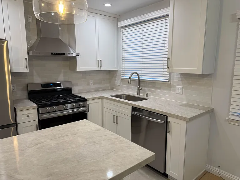 4125 1/2 W Toluca Lake Ave #4123-1/2 — Photo 4