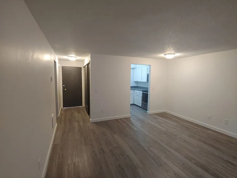 305 NE Spaulding St — Photo 5