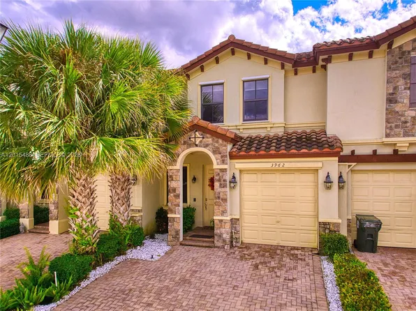 3962 Devenshire Ct, Pompano Beach, FL 33073