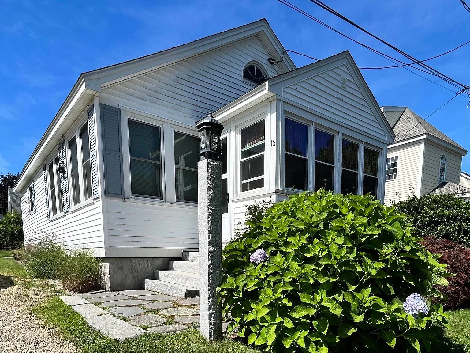 3 bed, 1.0 bath, 925 sqft, $2,400 — Photo 1