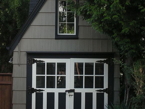 garage w/studio