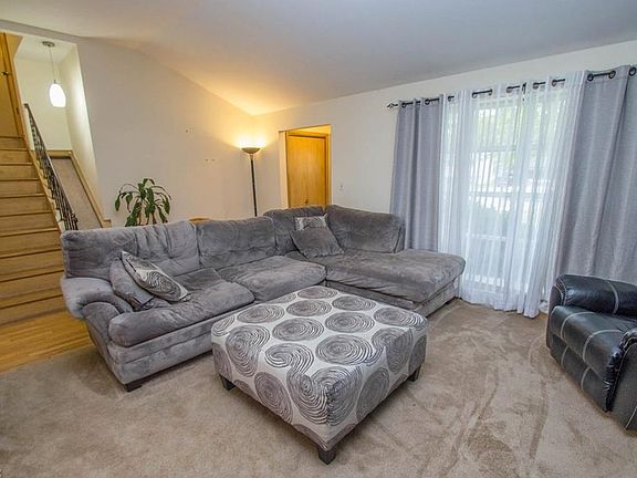 4th image of 28546 Spruce Dr