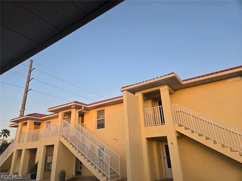 2 bed, 2.0 bath, 1025 sqft, $1,600 — Photo 2