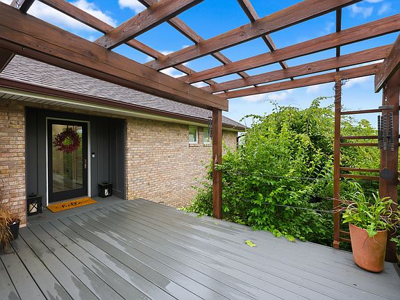 5th image of 1011 Sunnyview Ln
