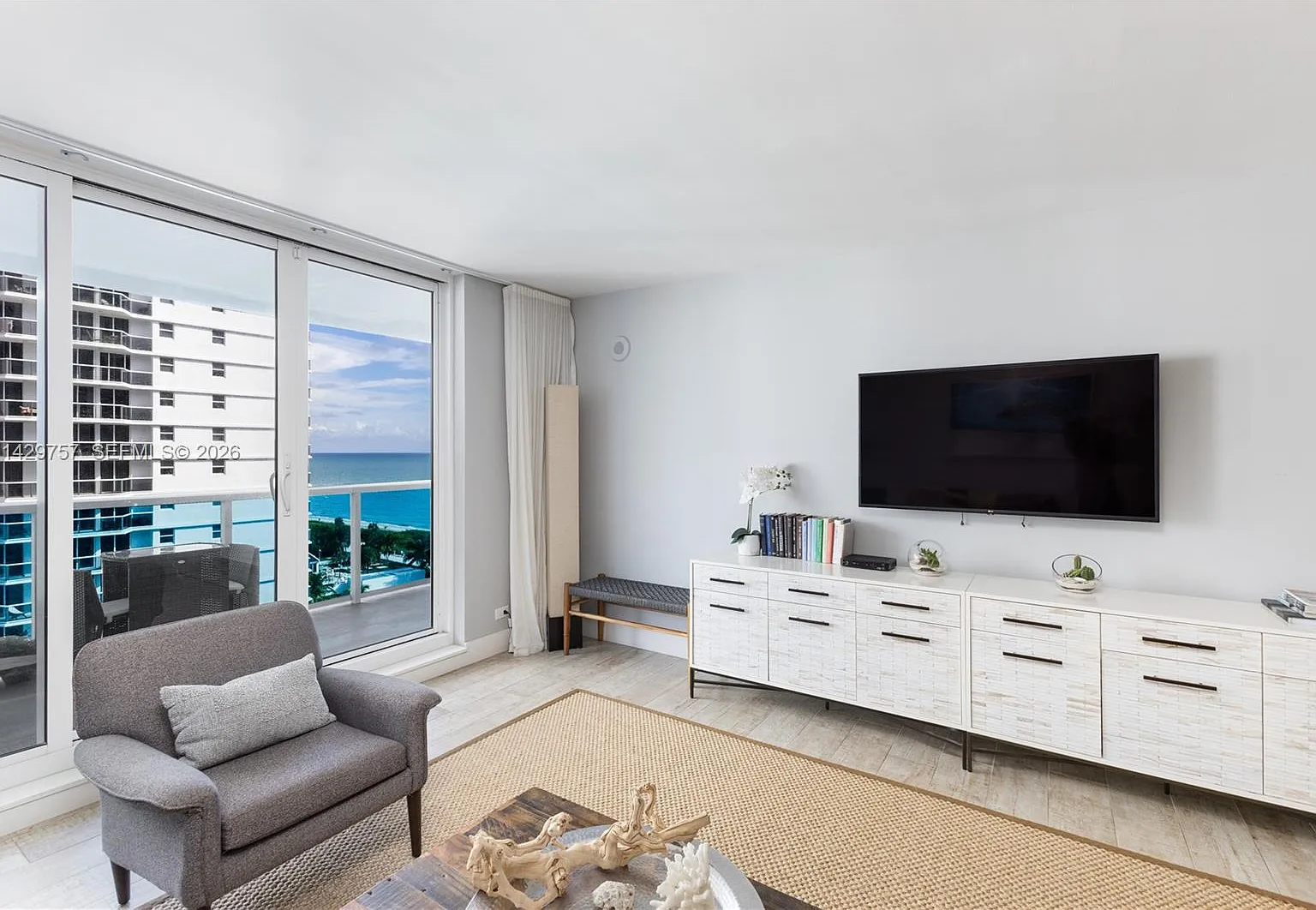 2399 Collins Avenue — Photo 2