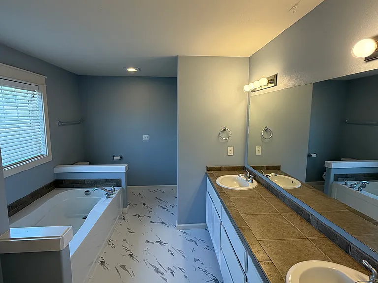 17202 NE 13th Ave — Photo 10