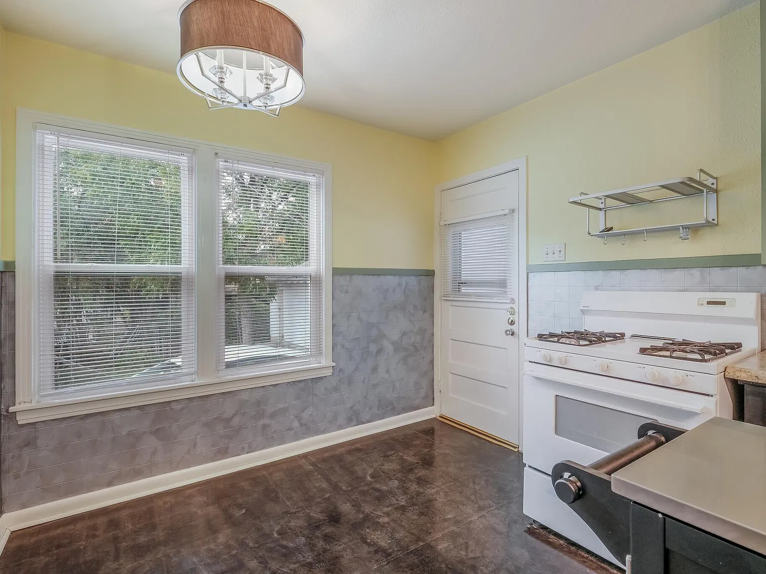 425 W Hollywood Ave — Photo 4
