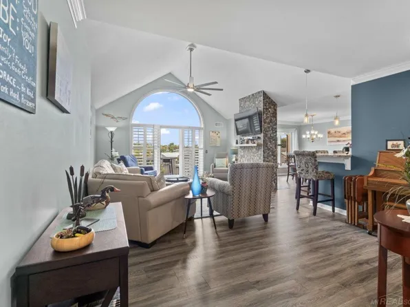 3432 Loon Lake Ct, Waterford, MI 48329