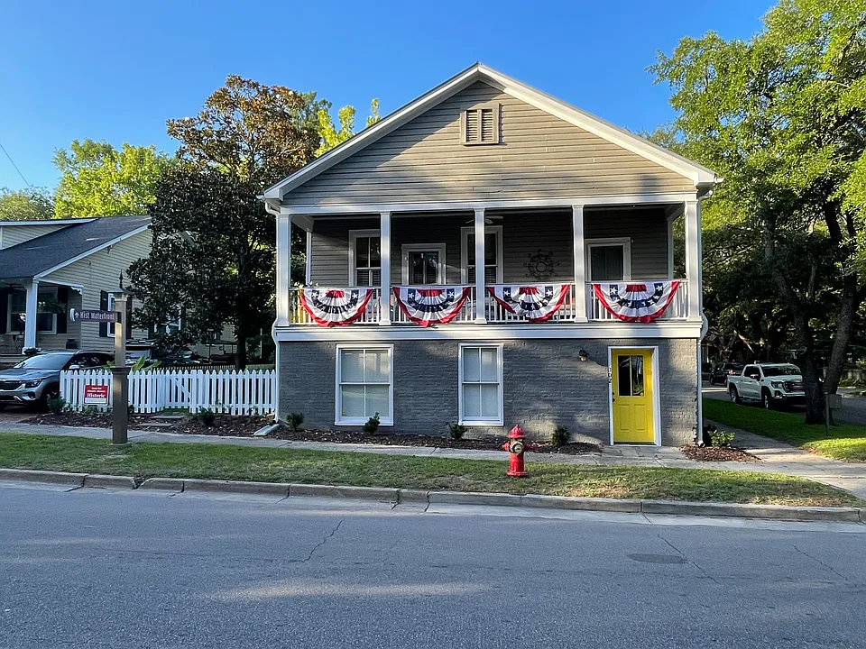 302 Front St #B