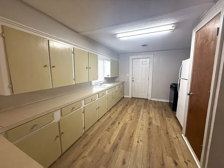 300 N Kinney Ave — Photo 7