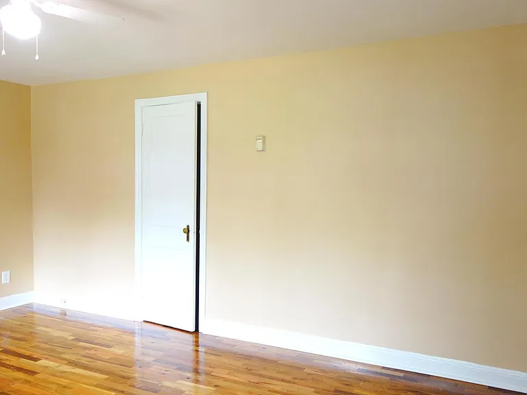 8210 Greenwood Ave — Photo 5