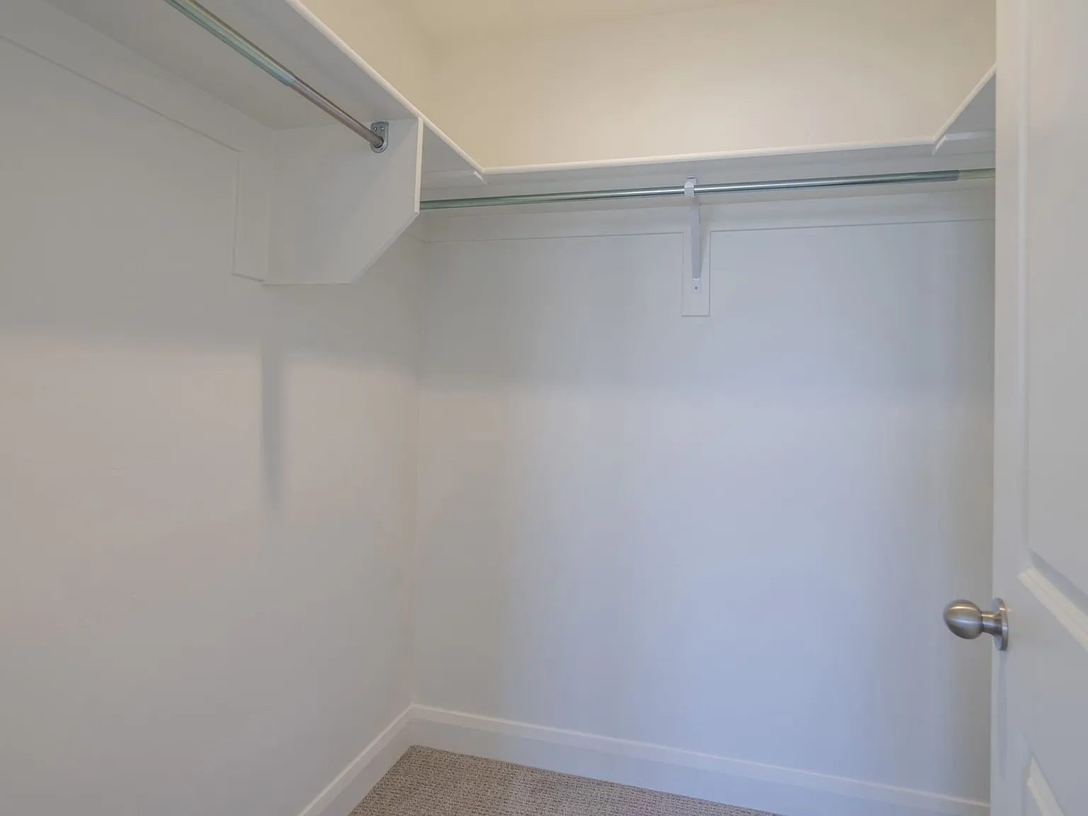 3 bed, 2.5 bath, 1900 sqft, $2,300 — Photo 4