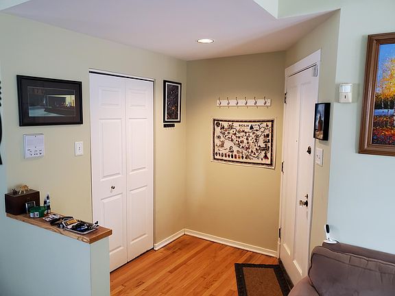 4th image of 2210 W Carmen Ave APT 1W