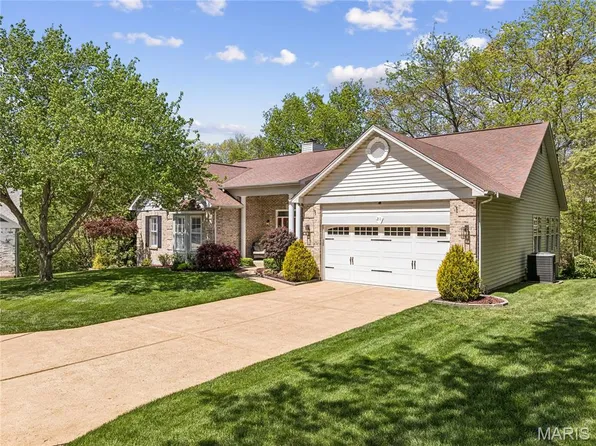 211 Cobblefield Ct, Ballwin, MO 63011