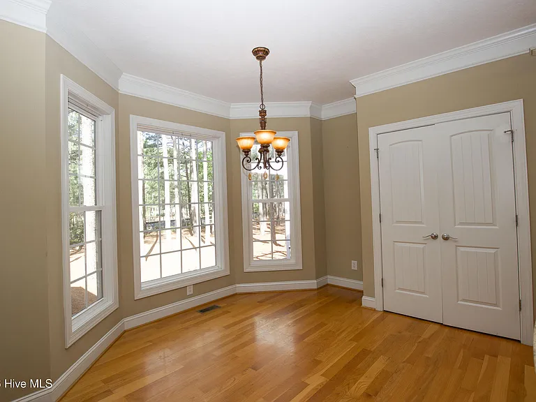 16 Montrose Ct — Photo 25