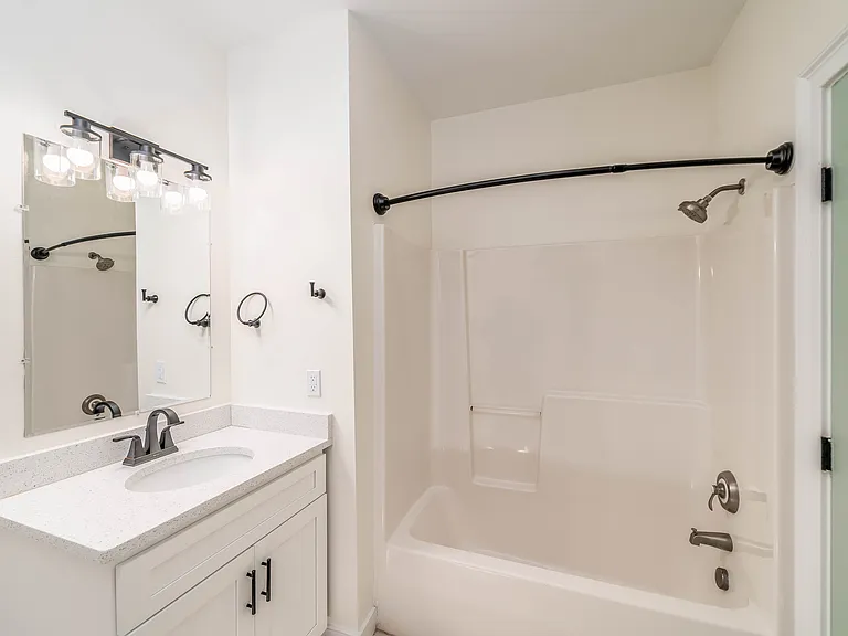 2221 Pretty Lake Ave — Photo 24