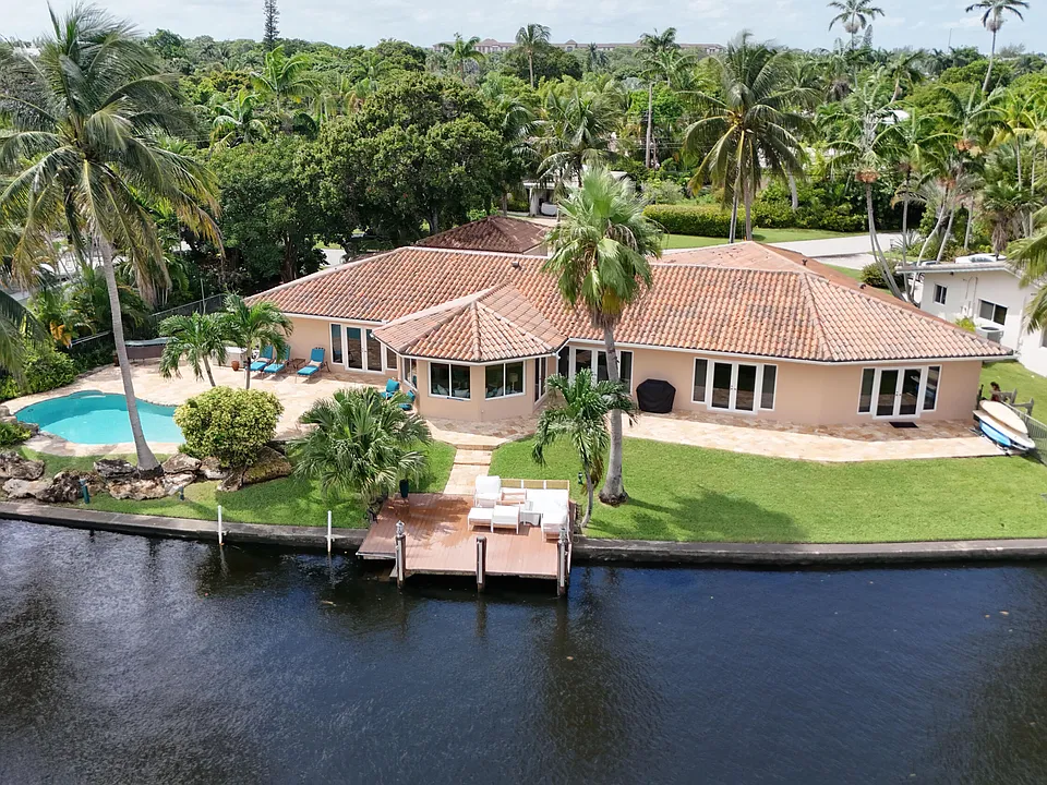 1925 Coral Gardens Dr
