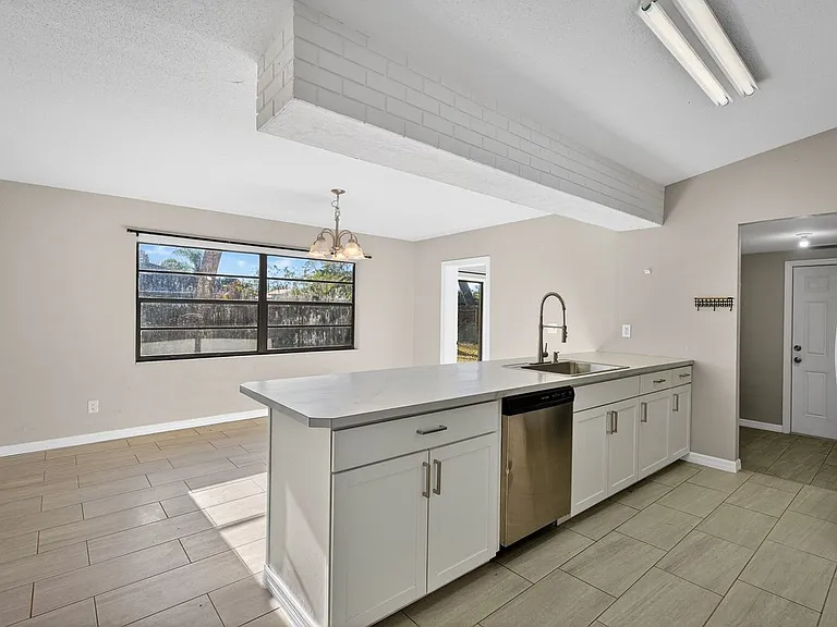 1956 Red Cedar Cir — Photo 10
