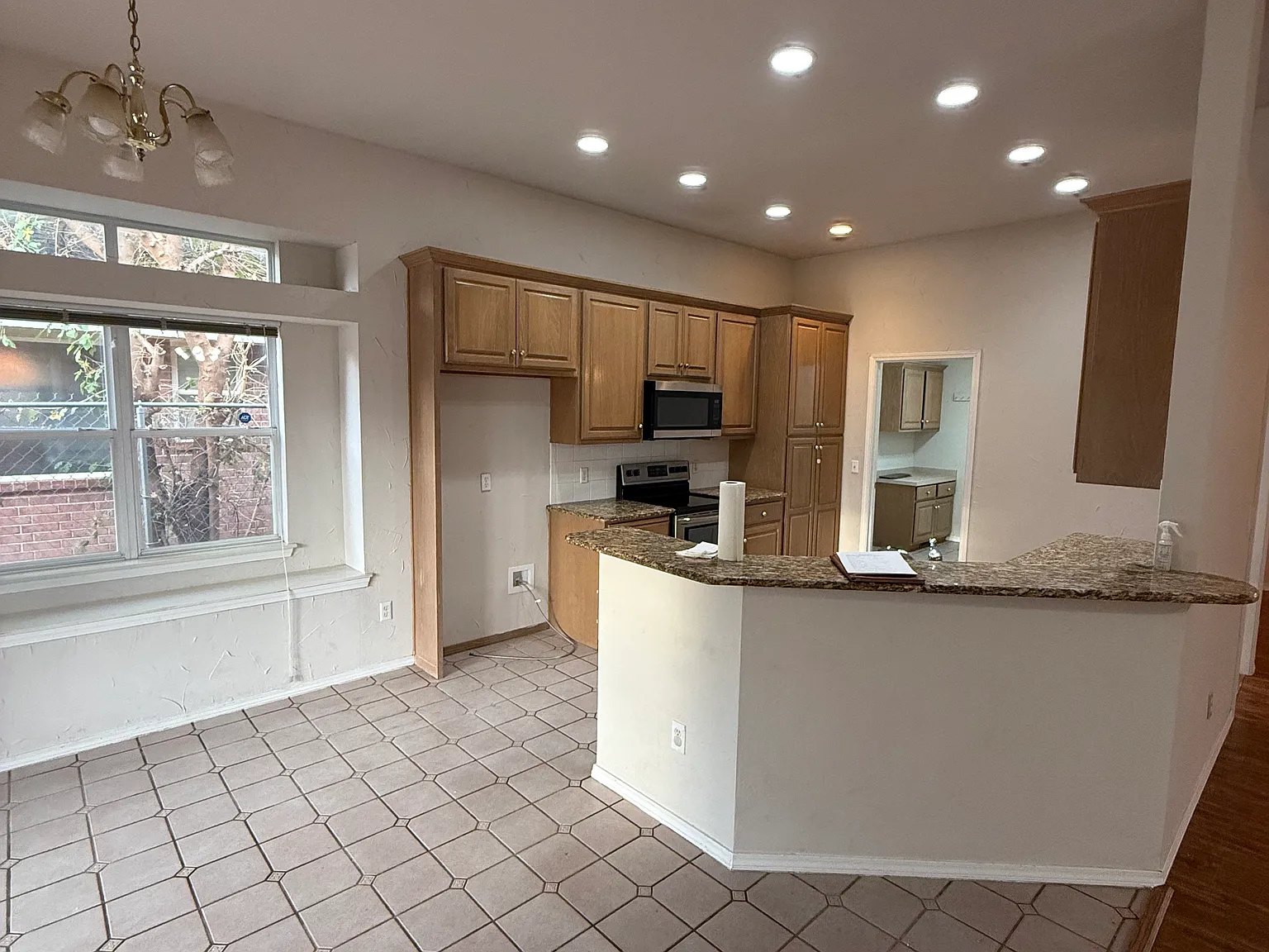 3 bed, 1999 sqft, $1,900 — Photo 4