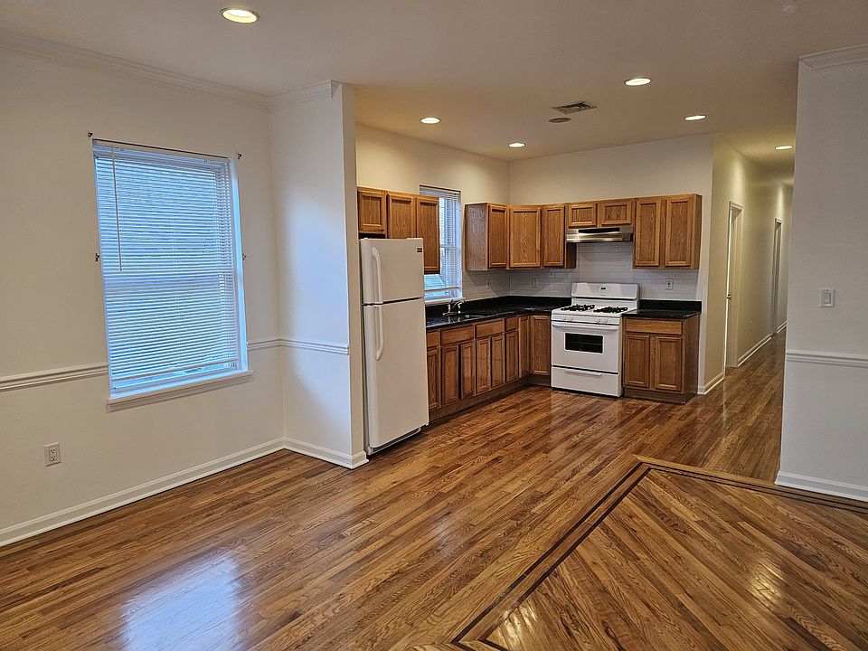 Open Concept LR/Kitchen