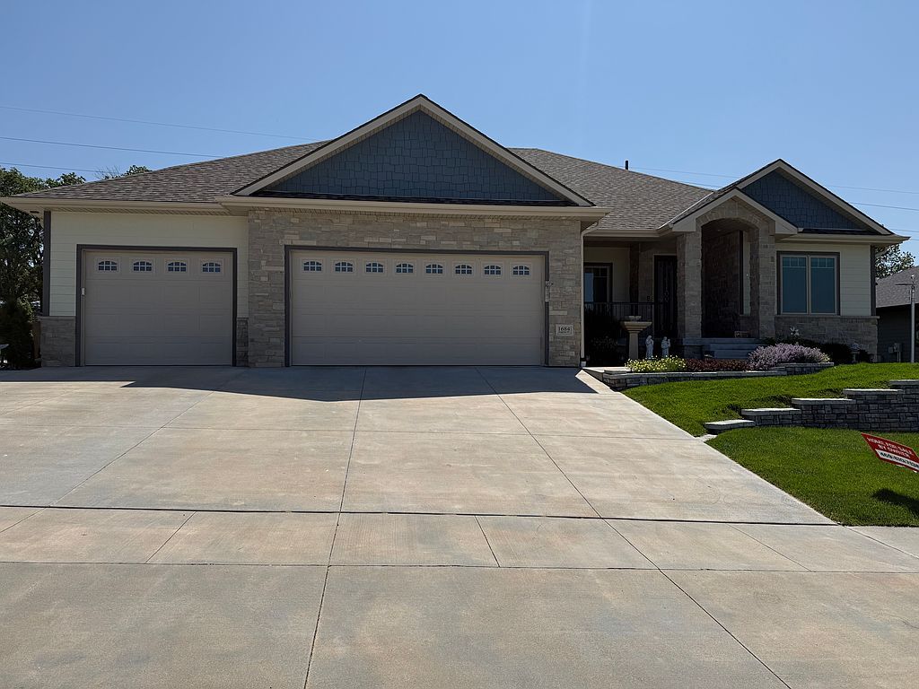 1684 Augusta Dr - Property Image