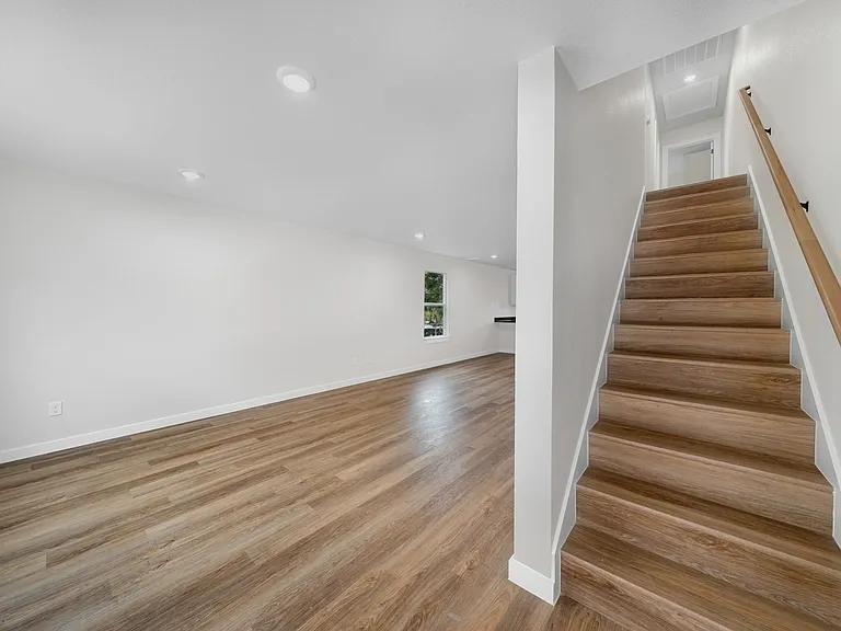 712 S 28th St — Photo 38