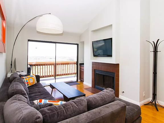 Main living (Gas fireplace)
