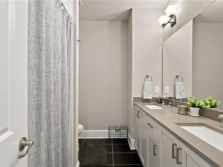 140 Clover Ct — Photo 30