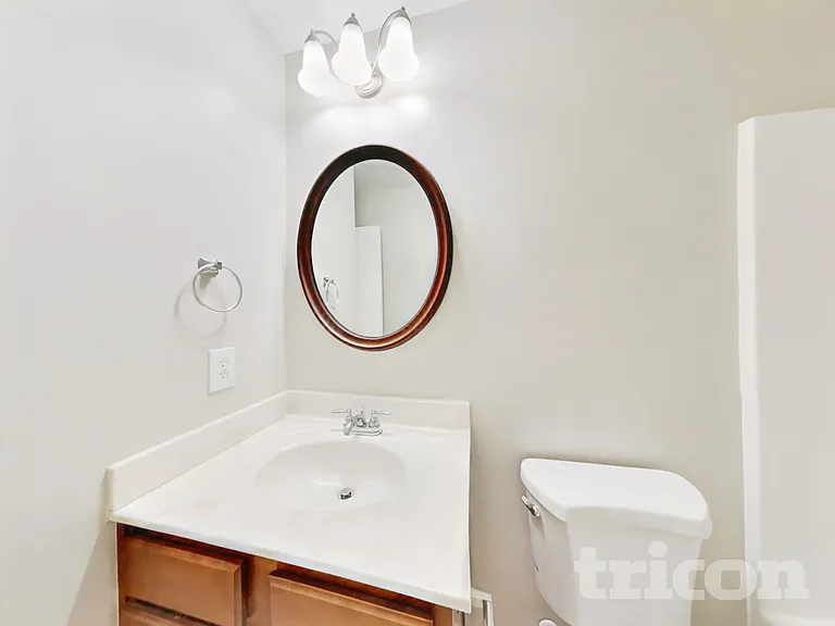 302 Oxfordshire Dr — Photo 13