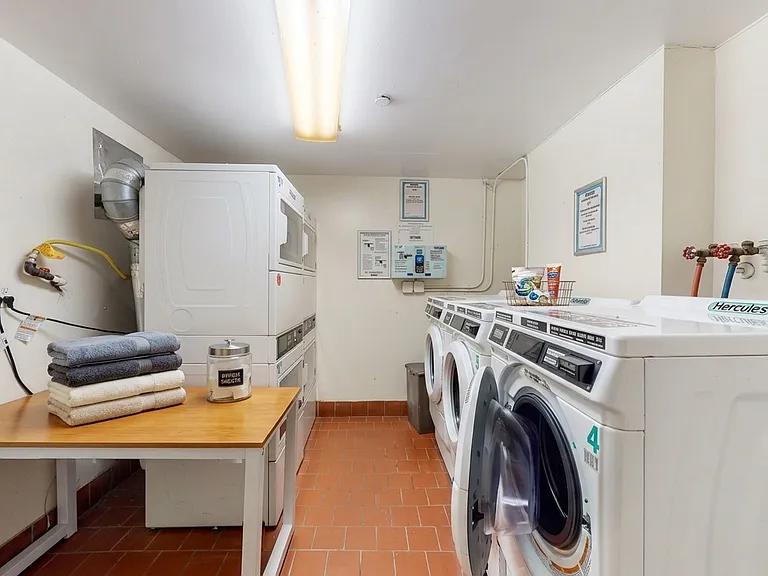 221 E 33rd St #3F — Photo 1