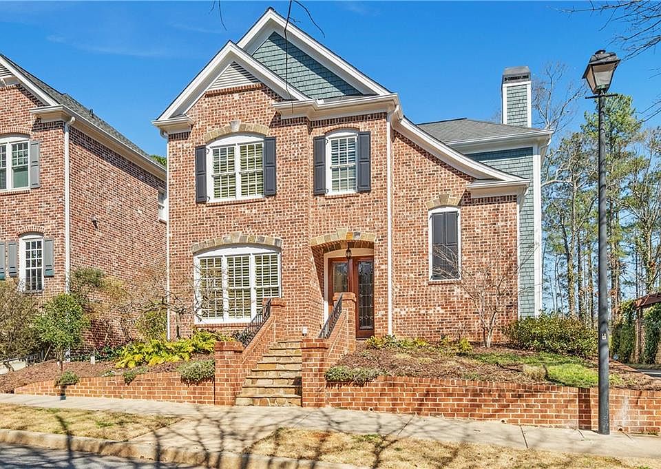 1st image of 932 Manor Parc Dr