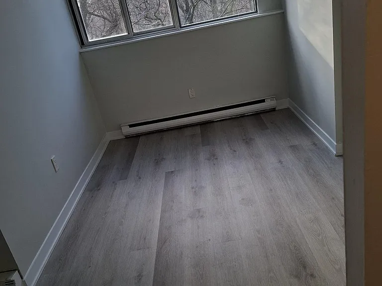 525 Saint Lawrence St — Photo 18