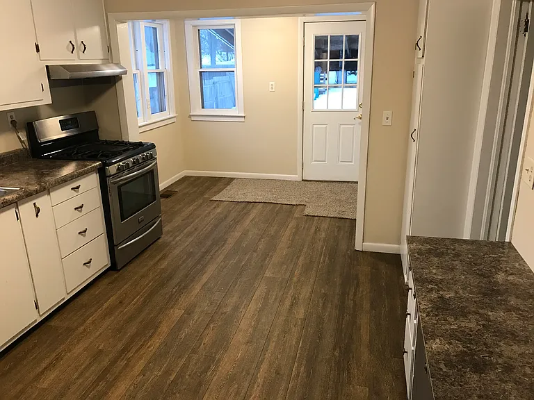 415 Hutchinson St — Photo 6