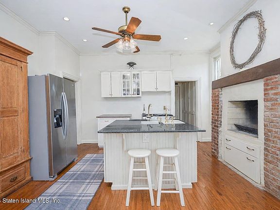 3rd image of 280 Lafayette Ave