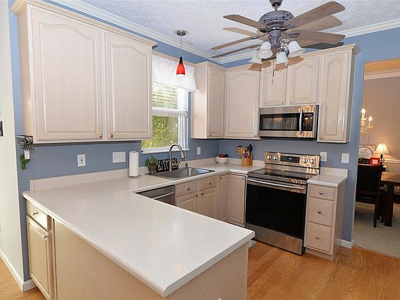 3rd image of 1205 Lancashire Dr