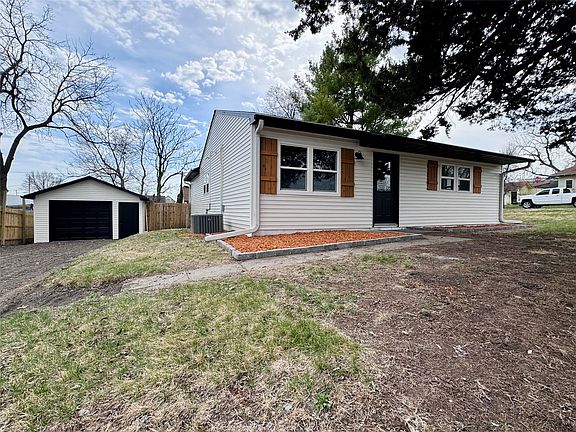 3rd image of 1402 E Marion St