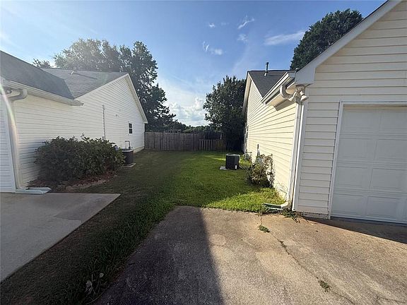 3rd image of 505 Village Cir