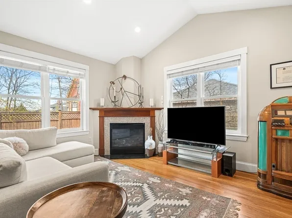 31 Mystic Ave #31, Winchester, MA 01890