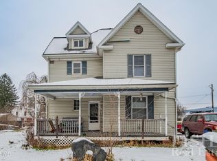 1043 Charles St, Jersey Shore, PA 17740