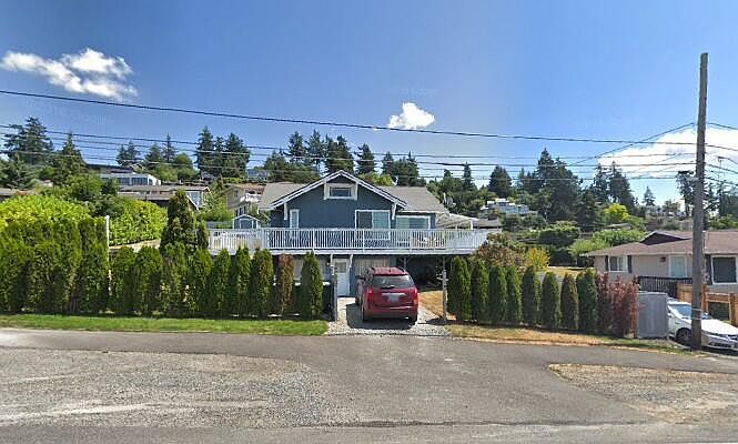 Street View
Apartment on ground level