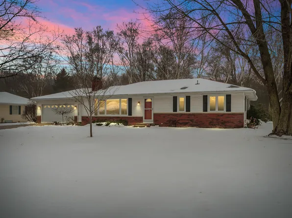 5405 Plantation Ave, Vicksburg, MI 49097