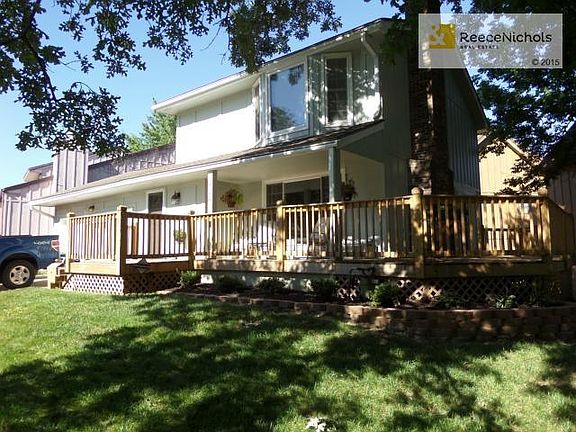 Wonderful wraparound deck, relax under the shaded tree or sit ou