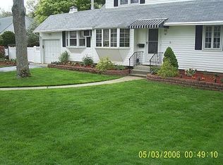 97 Massapequa Ave, Massapequa Park, NY 11762
