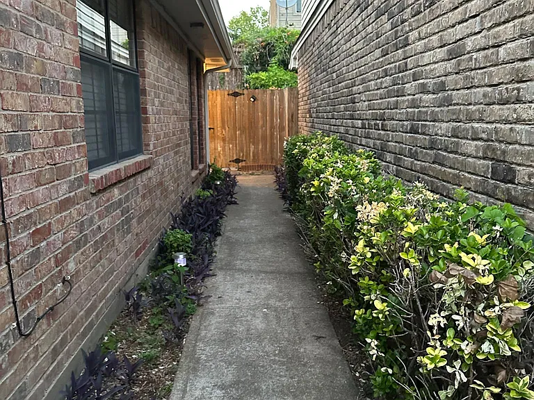 565 Briarcliff Dr — Photo 2