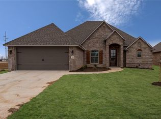 3897 Stonehenge Ave, Springdale, AR 72764