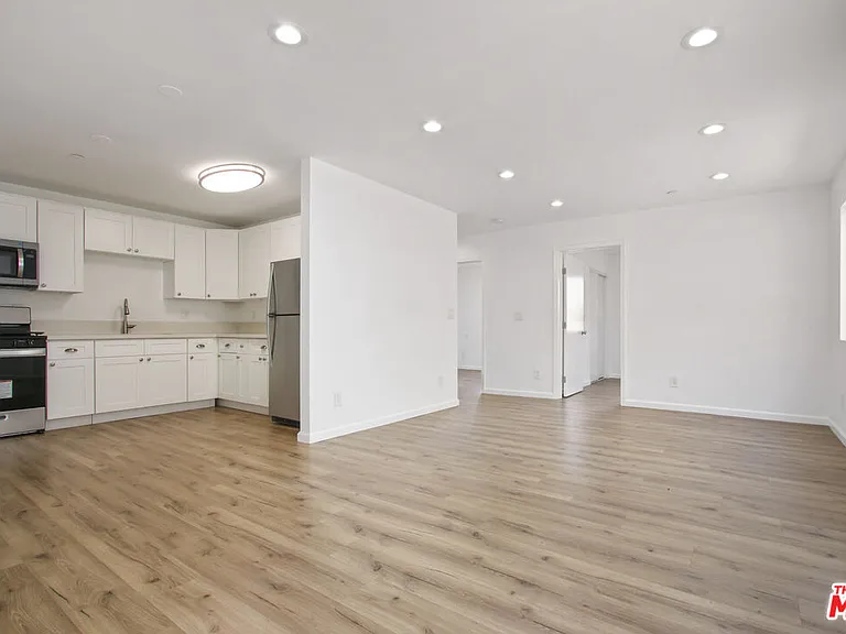 649 W 92nd St — Photo 1